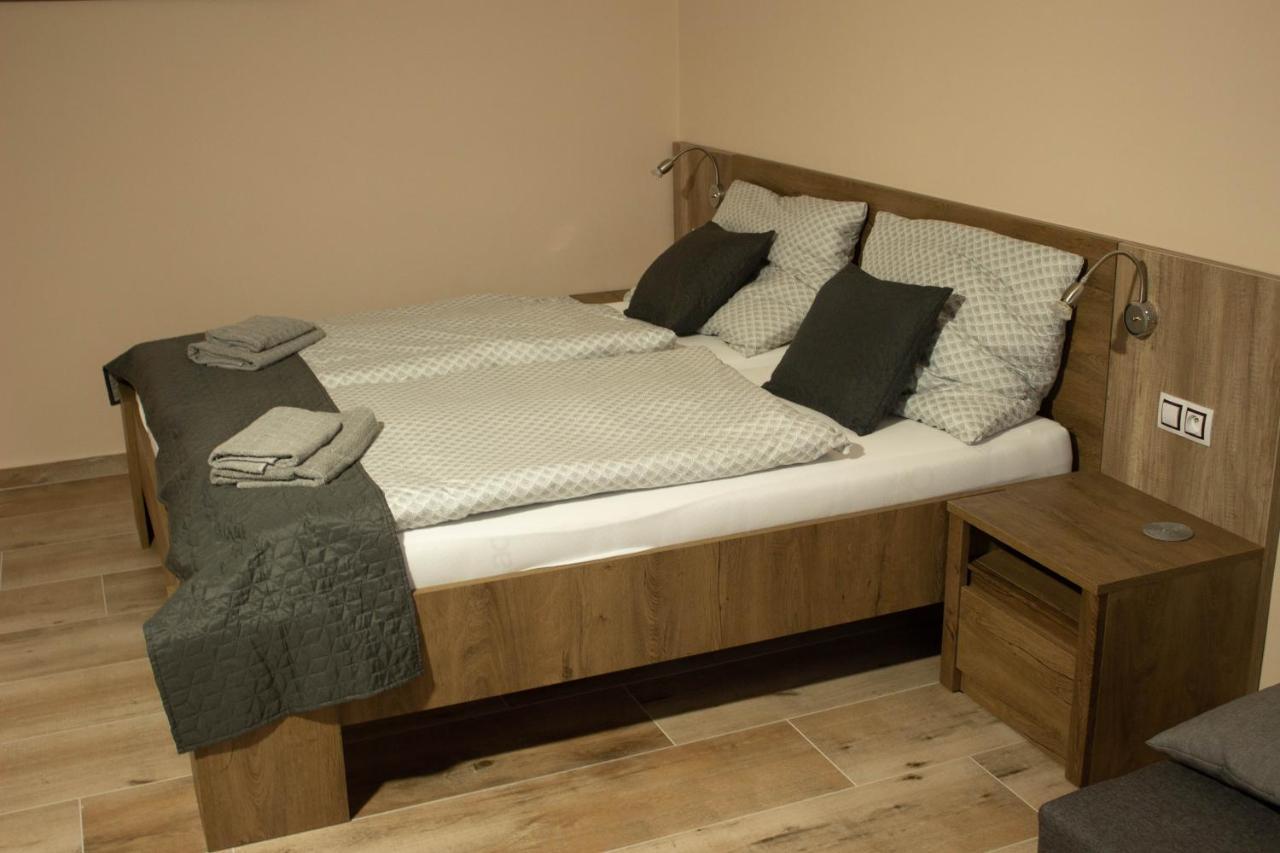 Apartmany Pilot Velka Hledsebe Extérieur photo